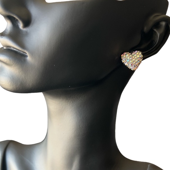 Heart Shaped stud Earrings - Picture 3 of 4